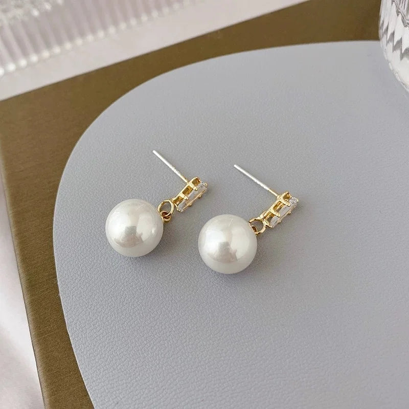 French Retro Pearl Earrings Women's Niche Light Luxury Design High-end Elegant Versatile Fashion Exquisite Earrings