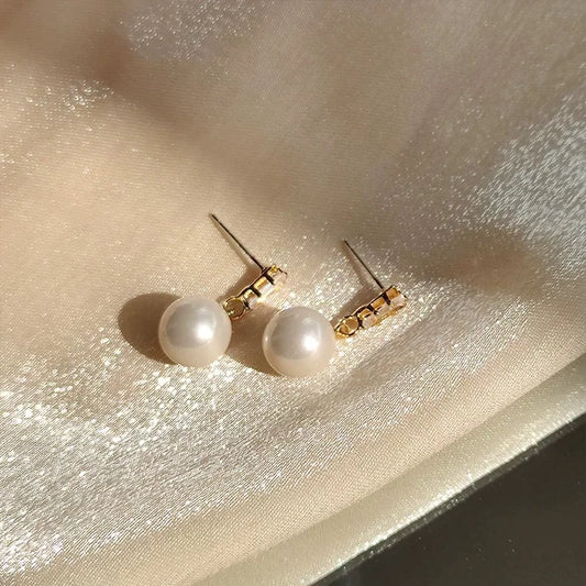 French Retro Pearl Earrings Women's Niche Light Luxury Design High-end Elegant Versatile Fashion Exquisite Earrings